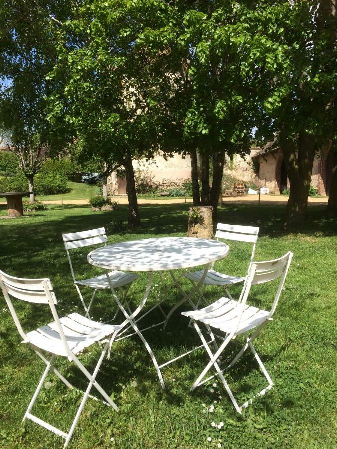 Bed and Breakfast La Ferme Au Colombier Neron Exterior foto